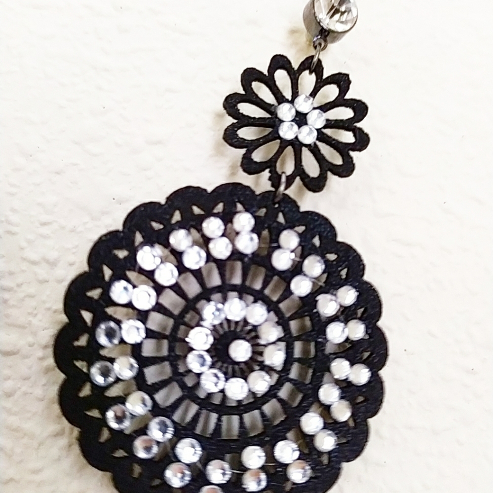 Earring - Picture 2 of 3